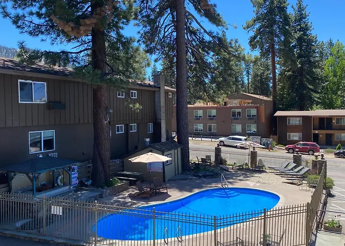 Moose And Maple Lodge